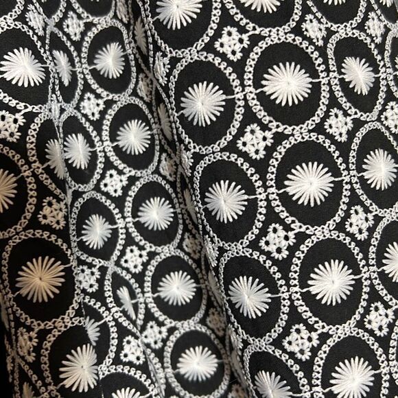 Badgley Mischka Women's Off Shoulder Top Balloon Sleeve Black Cream Small NWT - Picture 3 of 10